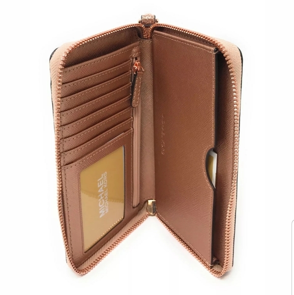⚠️LAST ONE⚠️Michael Kors Giftables Wristlet Wallet - Picture 4 of 5